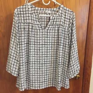 Elle 3/4 sleeve blouse. Size Medium.